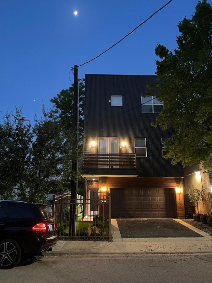 N-E-G Skai Midtown Of Houston Villa ภายนอก รูปภาพ