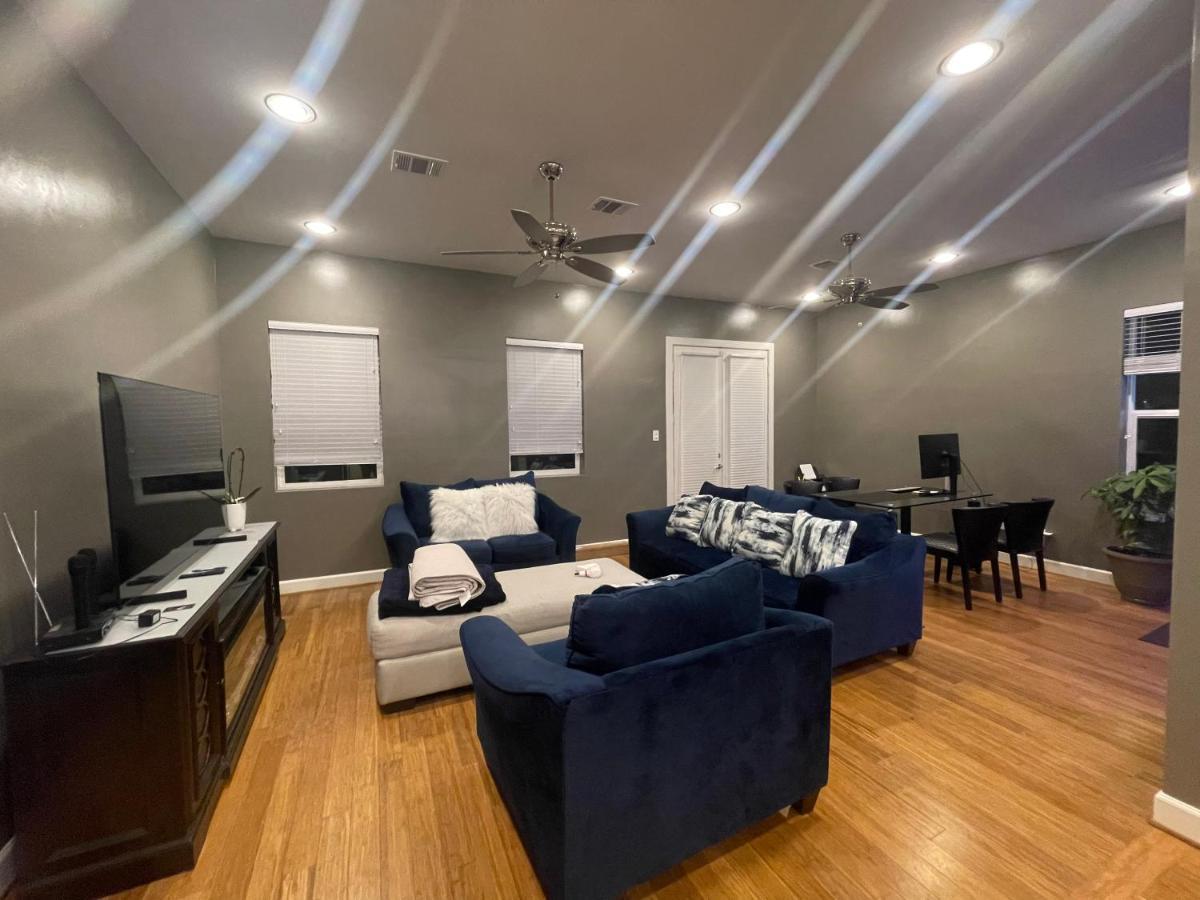 N-E-G Skai Midtown Of Houston Villa ภายนอก รูปภาพ