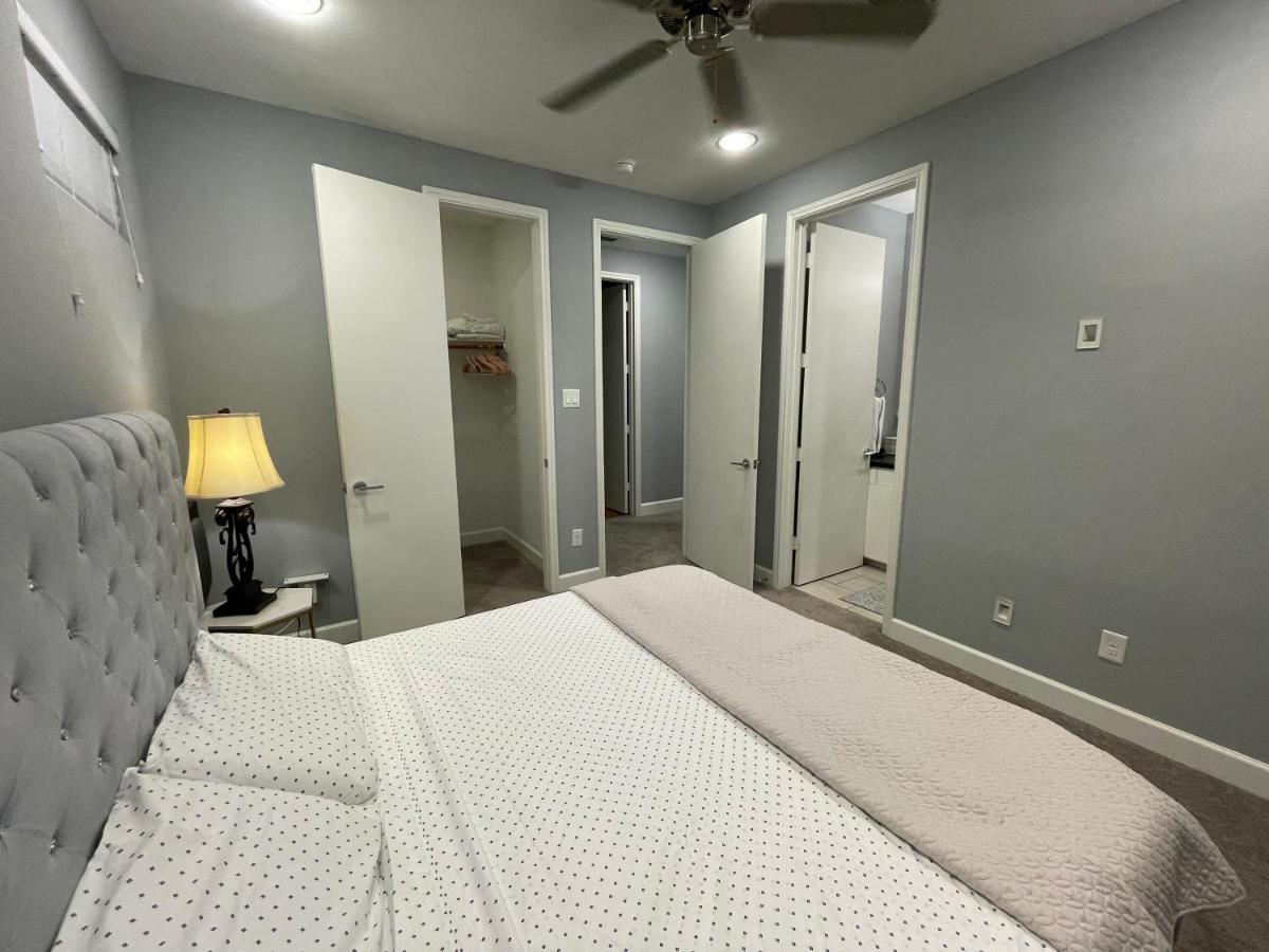N-E-G Skai Midtown Of Houston Villa ภายนอก รูปภาพ