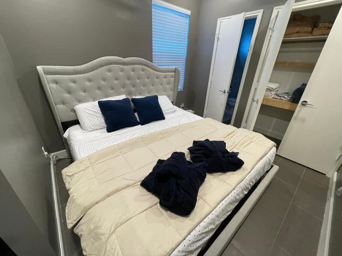 N-E-G Skai Midtown Of Houston Villa ภายนอก รูปภาพ