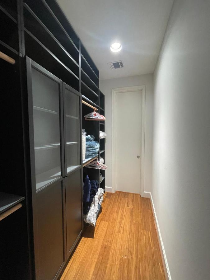N-E-G Skai Midtown Of Houston Villa ภายนอก รูปภาพ