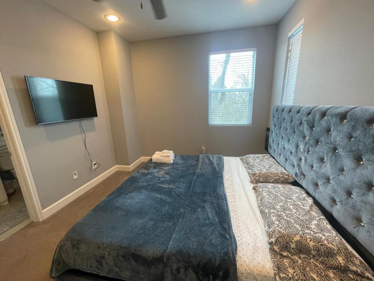 N-E-G Skai Midtown Of Houston Villa ภายนอก รูปภาพ