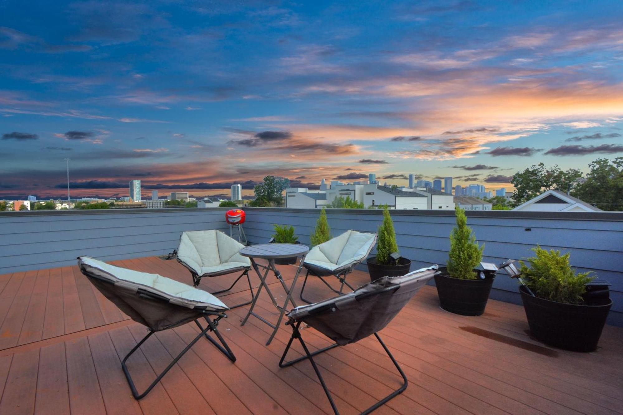 N-E-G Skai Midtown Of Houston Villa ภายนอก รูปภาพ